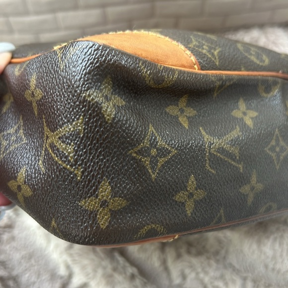 Louis Vuitton Trocadero 30 Crossbody bag - Picture 10 of 14